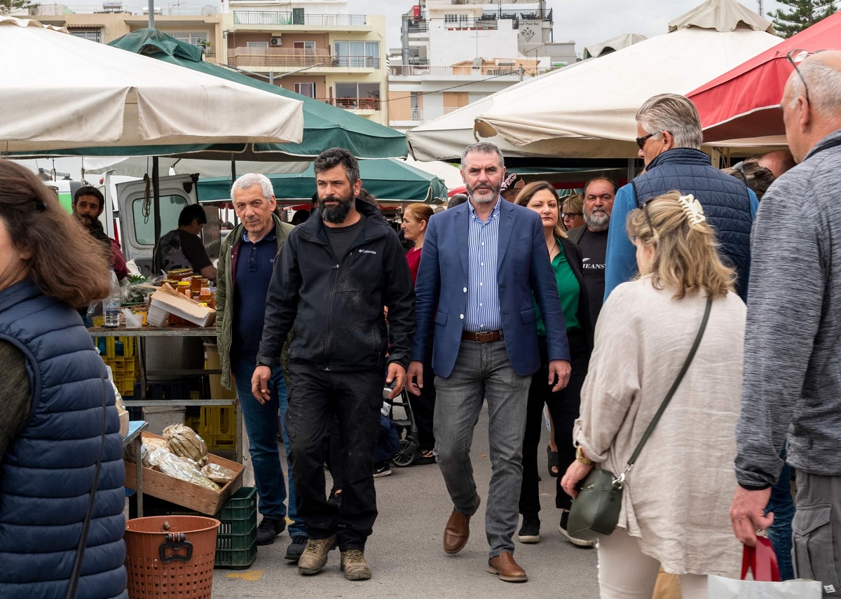 Επίσκεψη κλιμακίου ΠΑΣΟΚ στη λαϊκή αγορά και σε χωριά του Δυτικού Ρεθύμνου